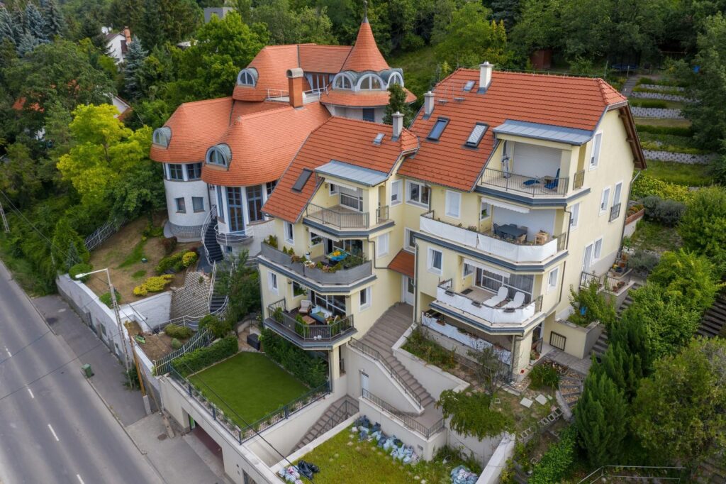 Duplex lakás, saját kertrésszel, 4 lakásos házban